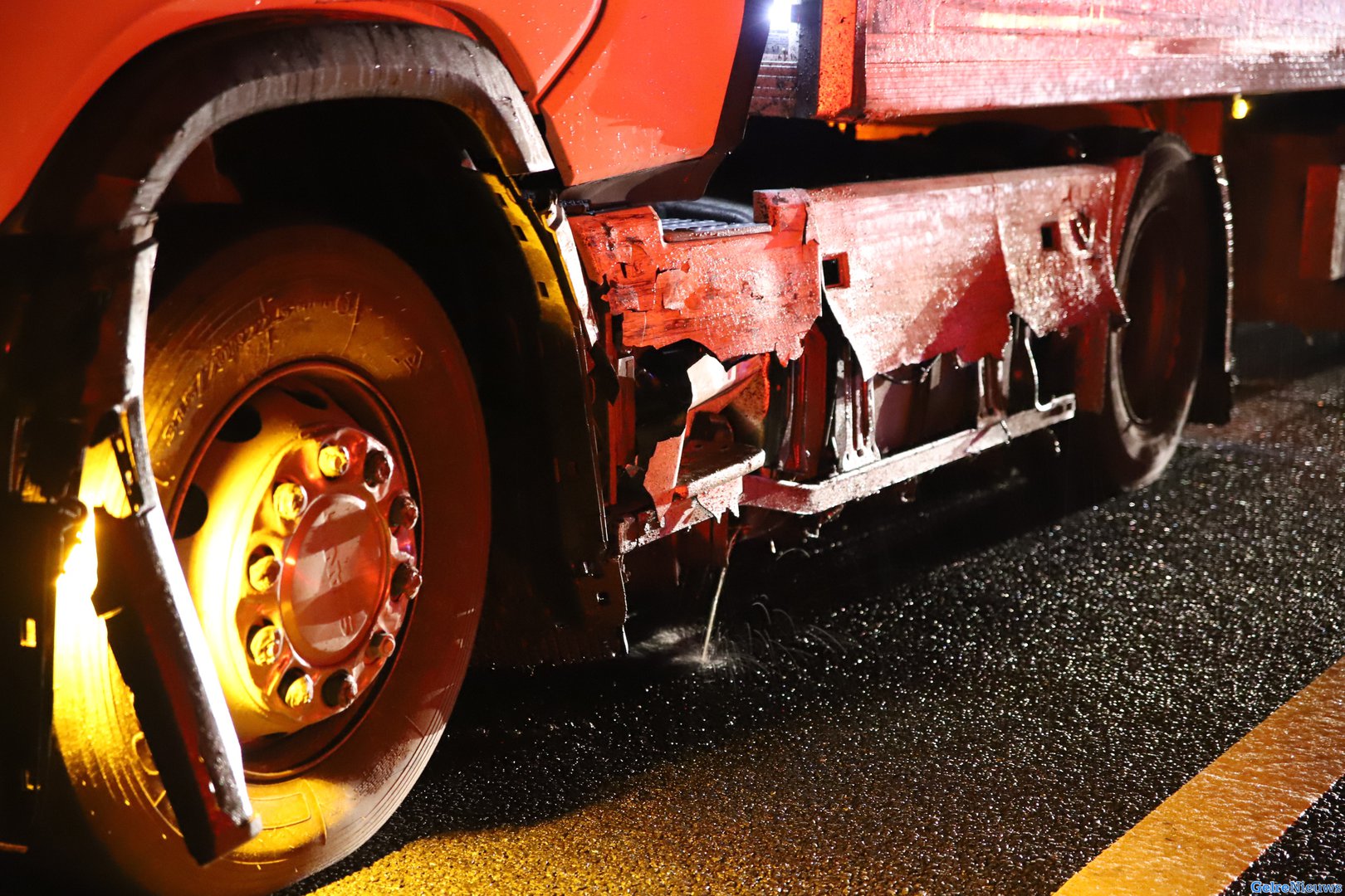 Snelweg uren dicht na ongeval op A15 bij Meteren