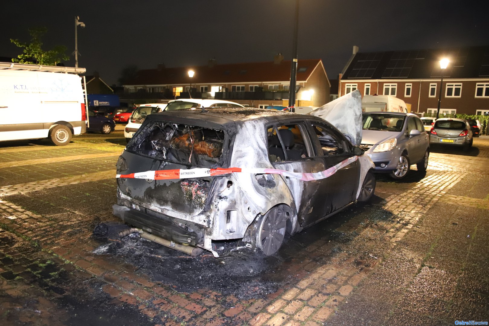 Auto brandt volledig uit in Culemborg