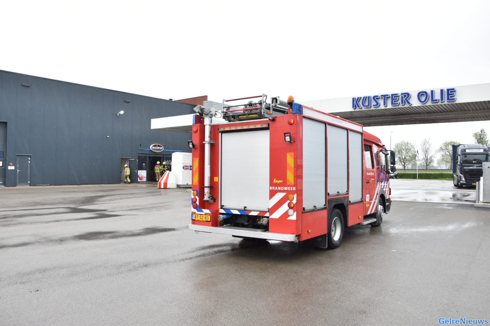 Vreemde lucht bij tankstation: “Dode ratten in de kruipruimte”
