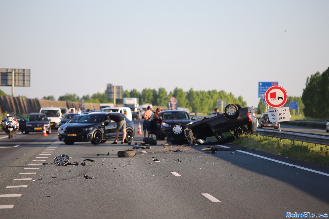 Spookrijder veroorzaakt ernstig ongeval op A30 bij Ede