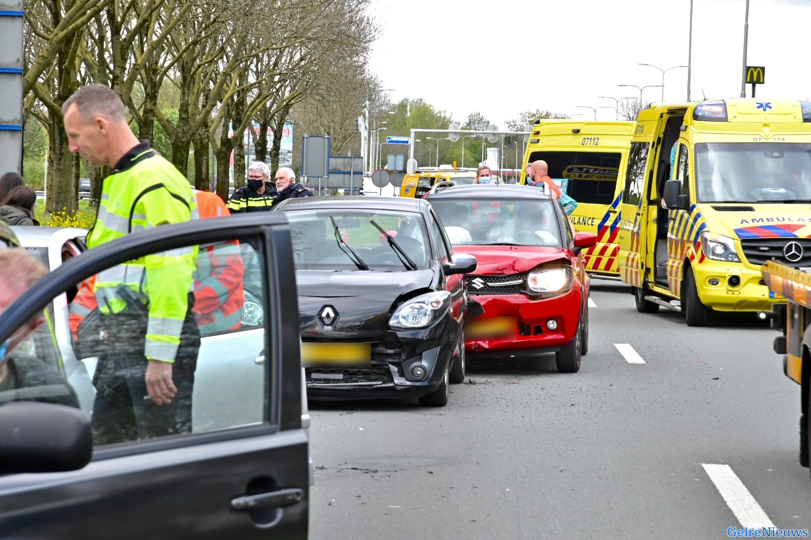 Gewonde bij aanrijding met vier auto’s in Arnhem