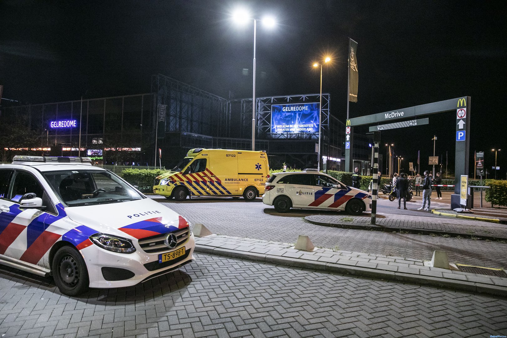 Scooterrijder gewond na botsing met slagboom