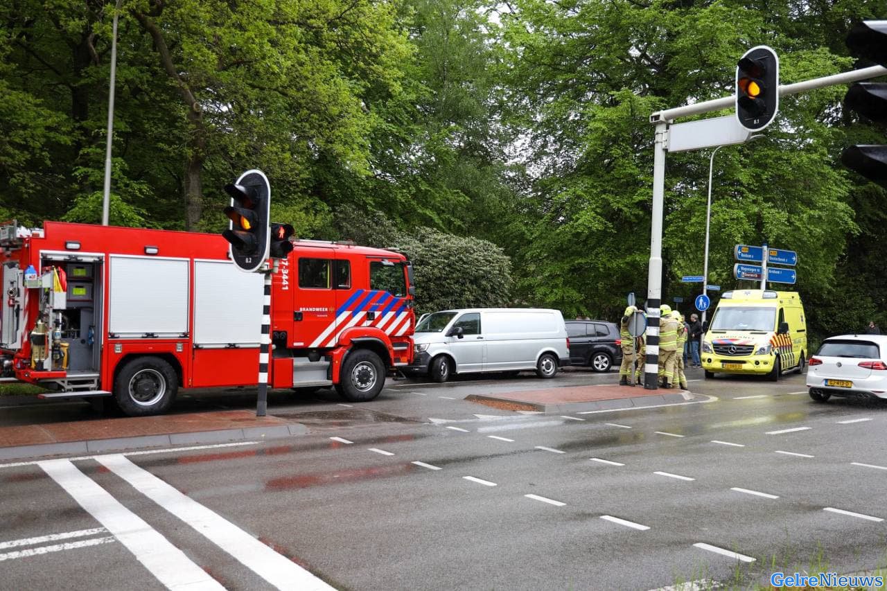 Agenten in botsing met auto bij plek waar lichaam in bos lag