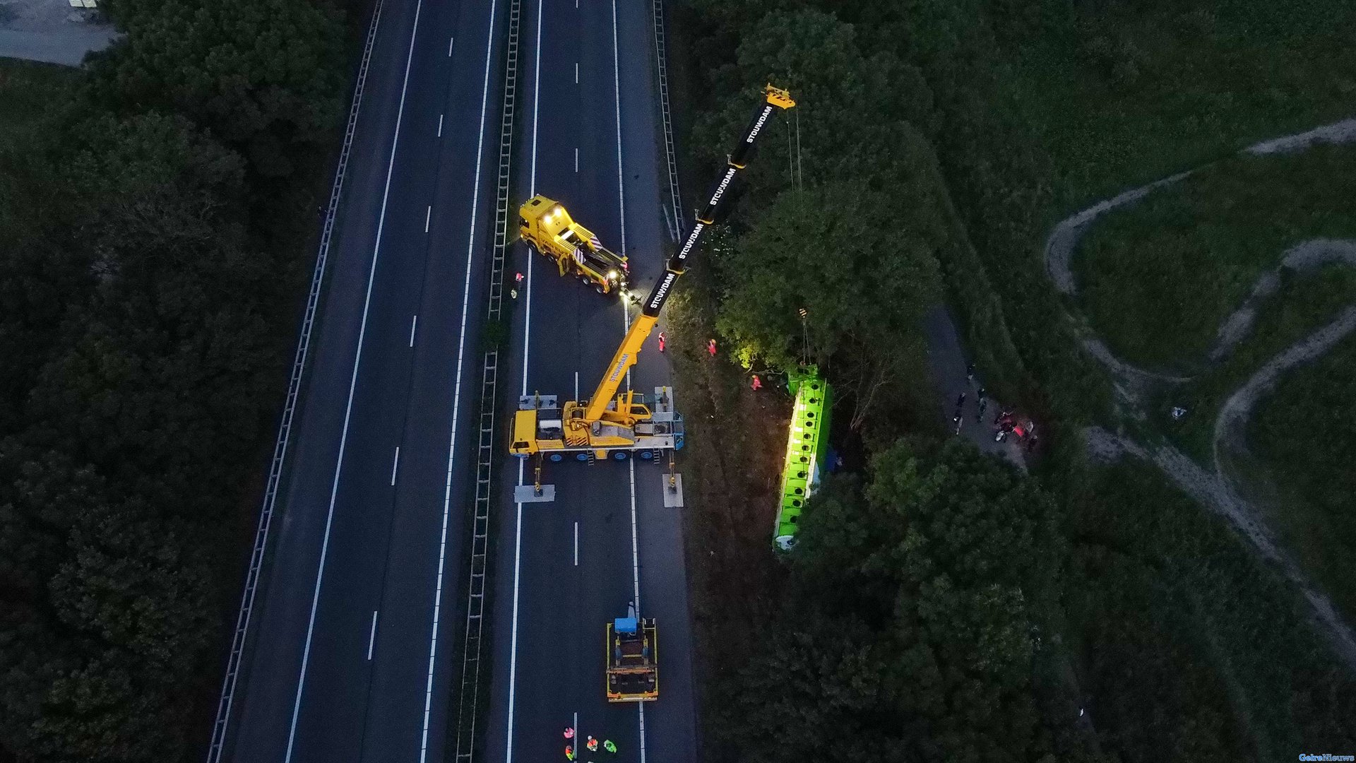VIDEO: Vrachtwagen A12 Zevenaar geborgen na ongeval