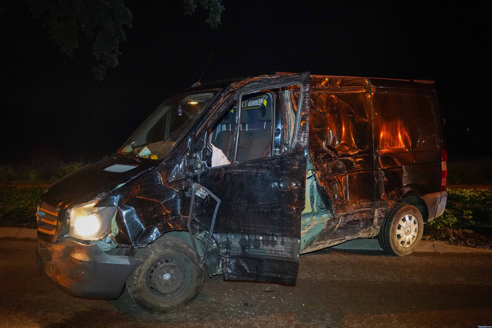 Bestuurder onder invloed rijdt bus total loss in Babberich