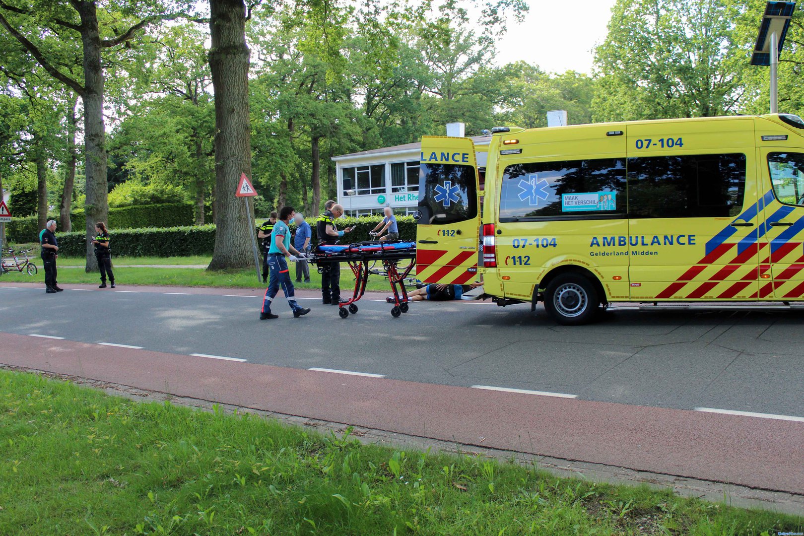 Fietser raakt gewond bij aanrijding in Rozendaal