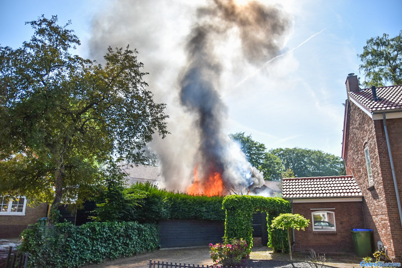 Forse uitslaande schuurbrand in Oosterbeek