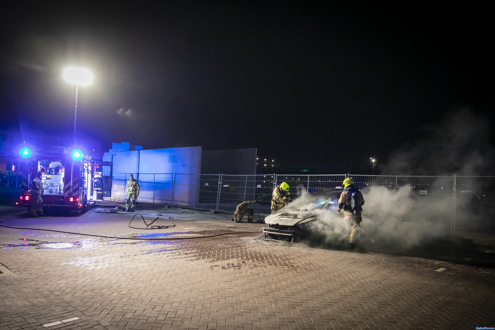 Autobrand bij Winkelcentrum Schuytgraaf in Arnhem