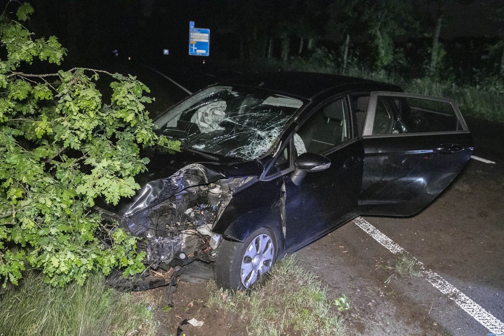 Automobilist met lachgas fles verlaat plek na ongeval