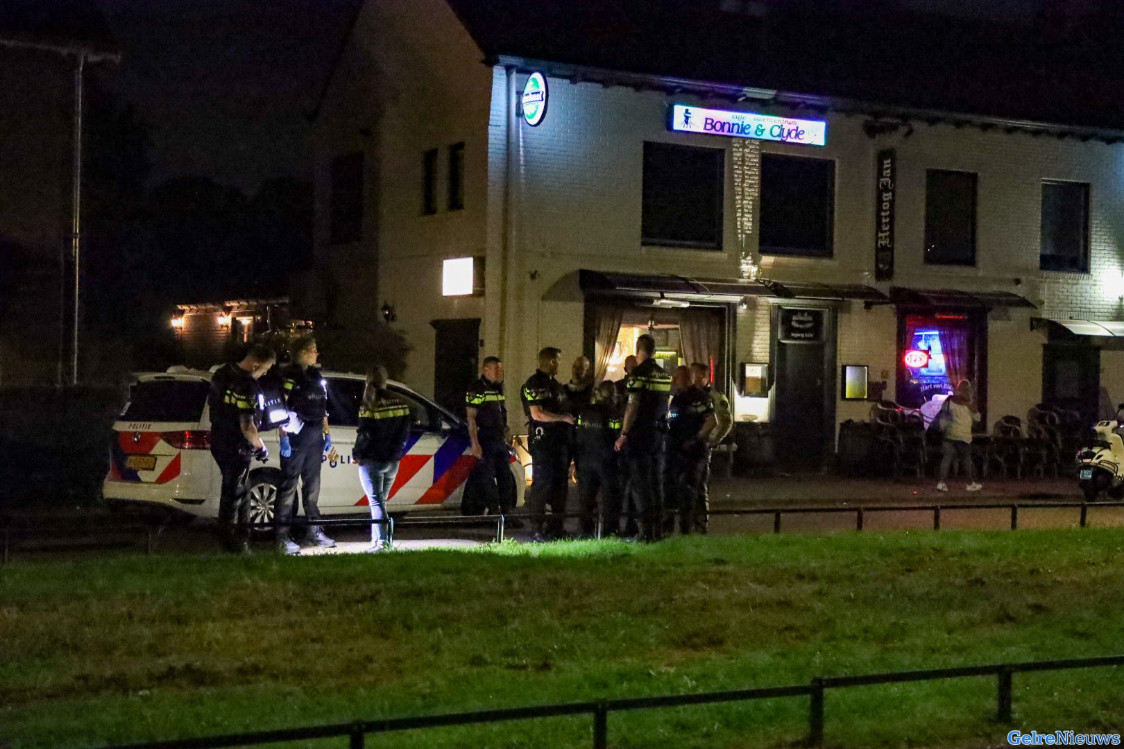 Man (19) uit Warnsveld valt agenten aan in Arnhem