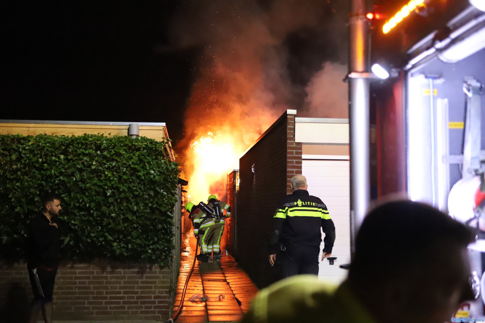 Schuur volledig verwoest door brand in Tiel
