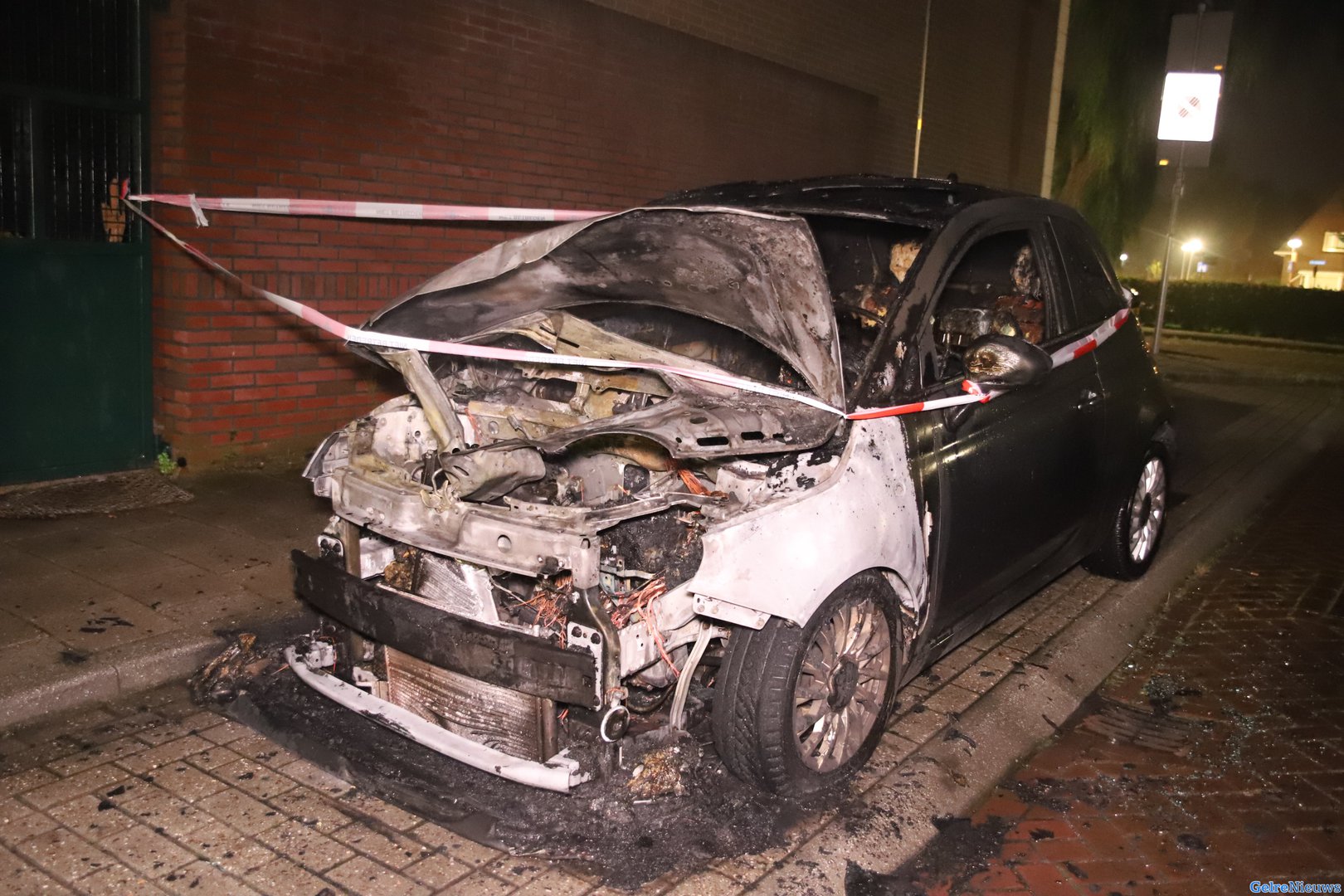 Auto brandt volledig uit in Culemborg