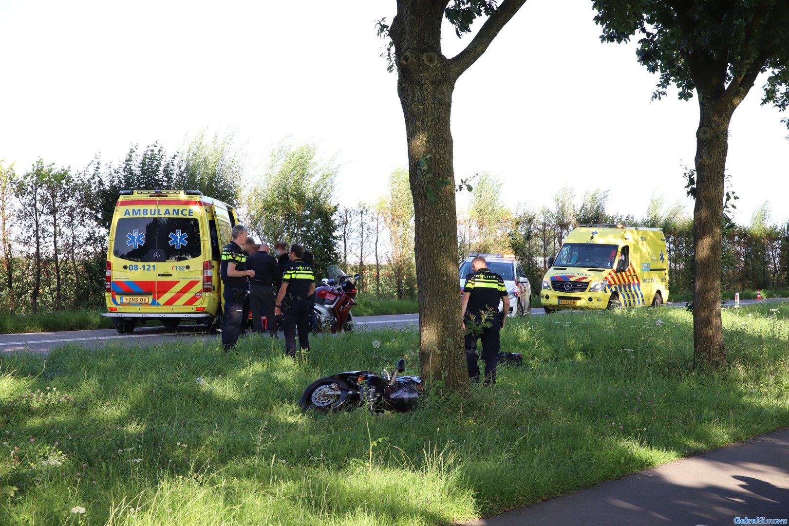 Motorrijder met spoed naar het ziekenhuis na ongeval in Buren