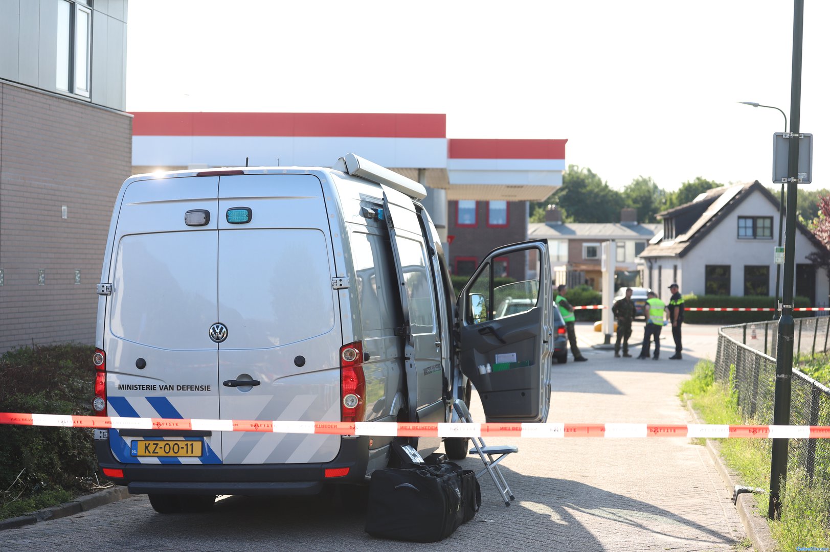 EOD onderzoekt auto bij tankstation in Waardenburg