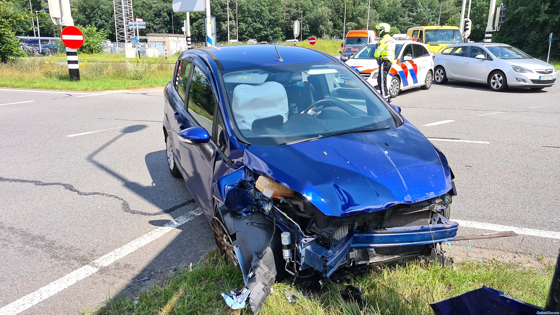Auto’s raken total loss bij ongeval Apeldoornseweg