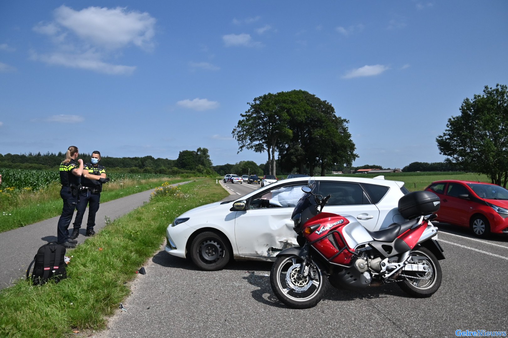 Keren op de weg gaat niet goed, motorrijder raakt gewond