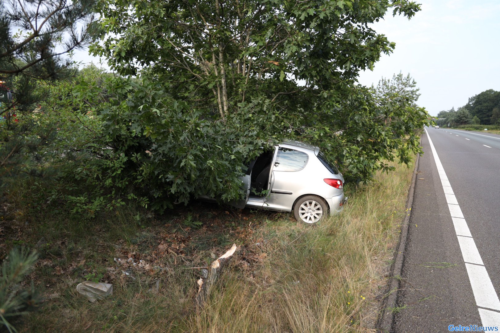 Automobilist valt in slaap en krijgt ongeluk op A12