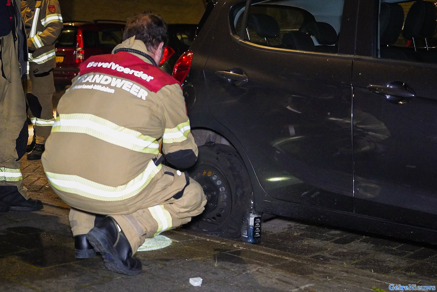 Fles en aanmaakblokjes aangetroffen bij poging brandstichting op auto