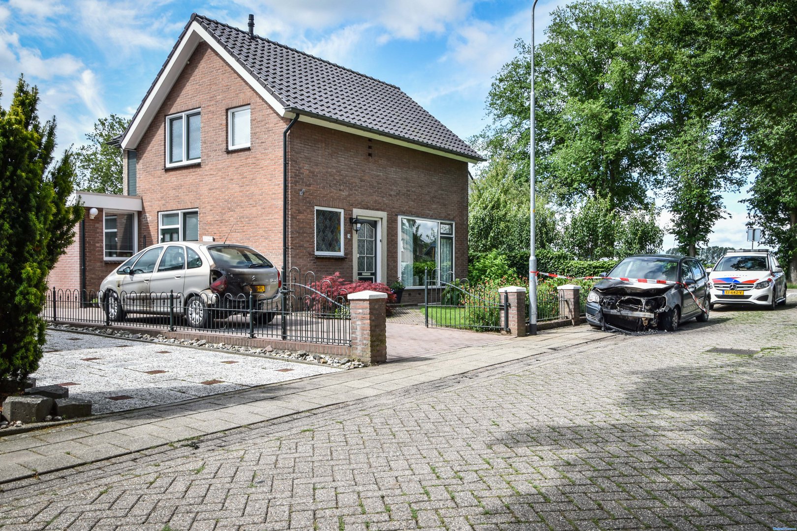 Twee auto’s in brand gestoken in Pannerden