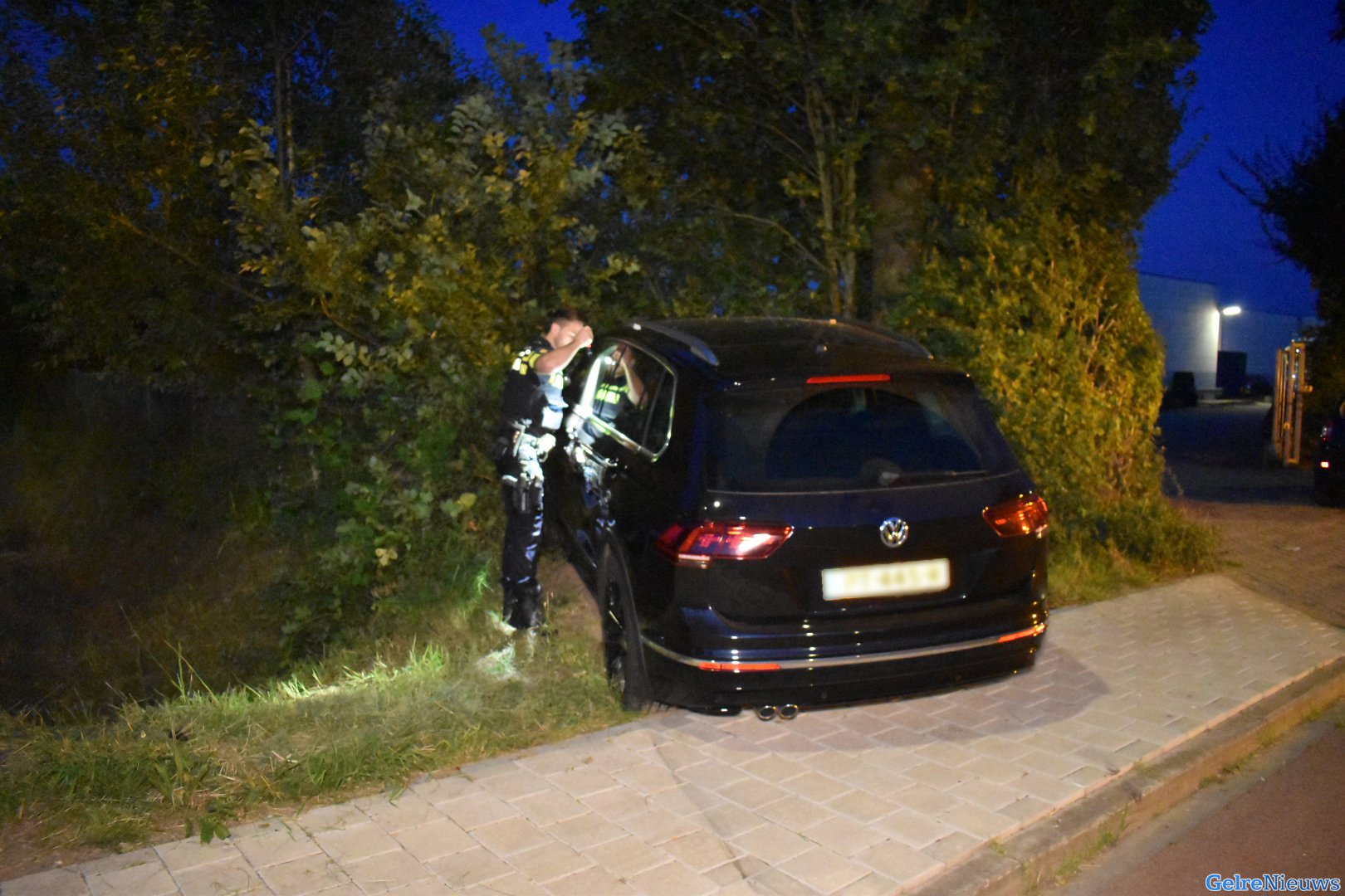 Dronken bestuurder rijdt waarschuwingsbord uit de grond in Bemmel