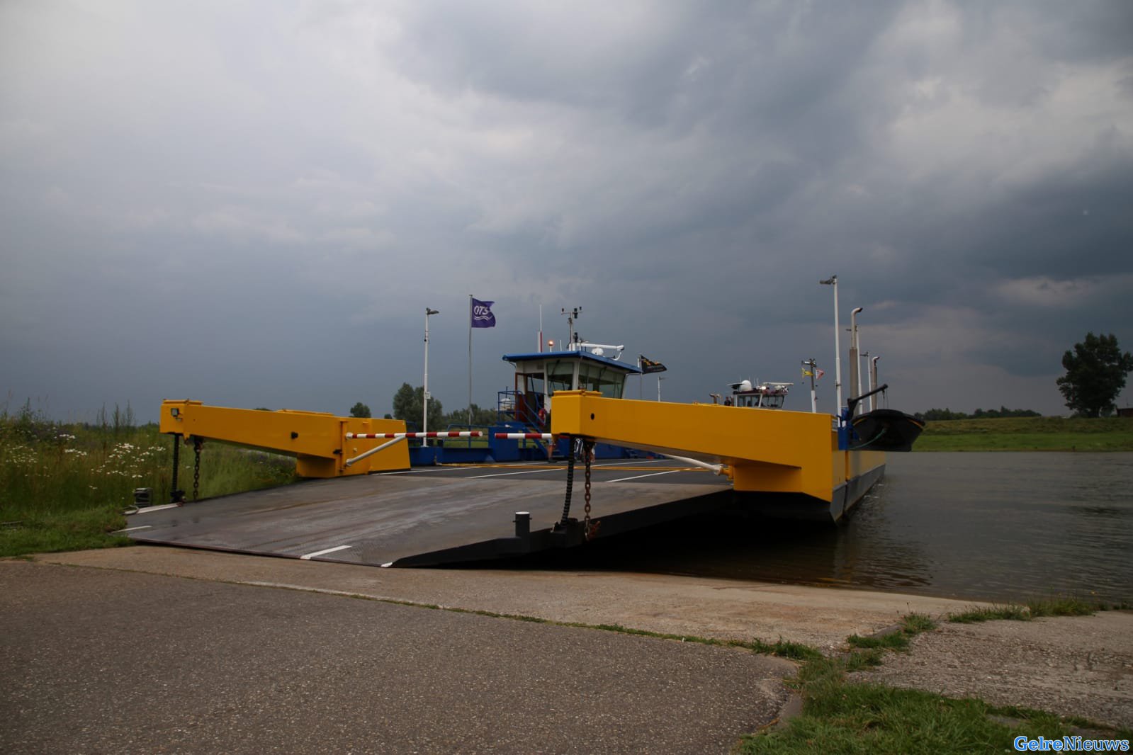 Veerpont tussen Pannerden en Doornenburg uit de vaart