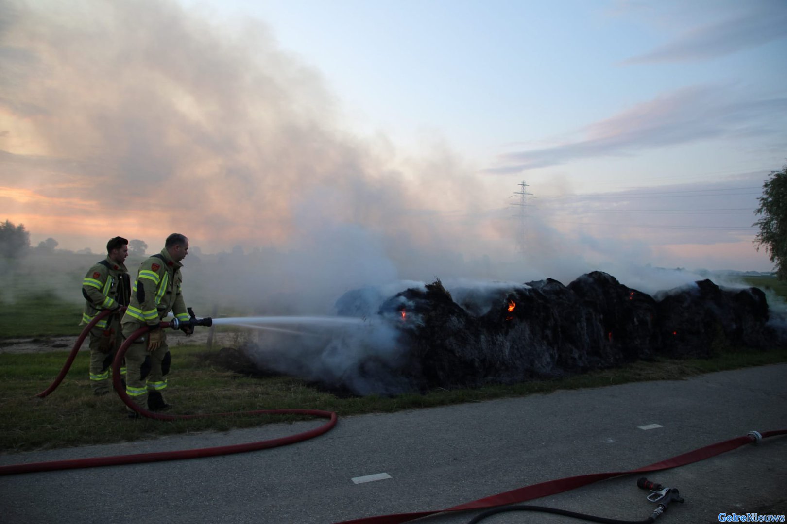 Afvalberg in brand in Gendt