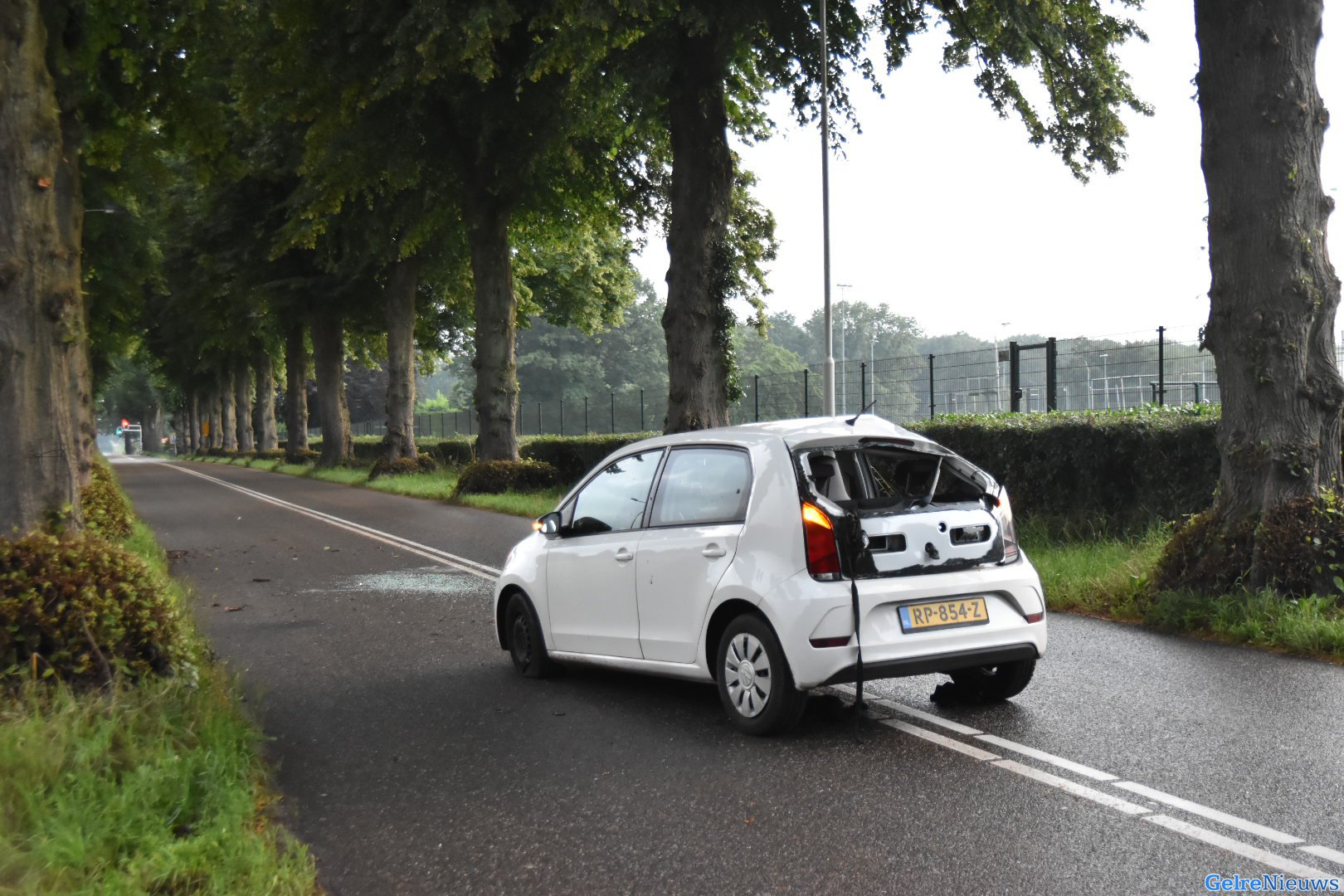 Bestuurder botst onder invloed tegen een boom in Arnhem
