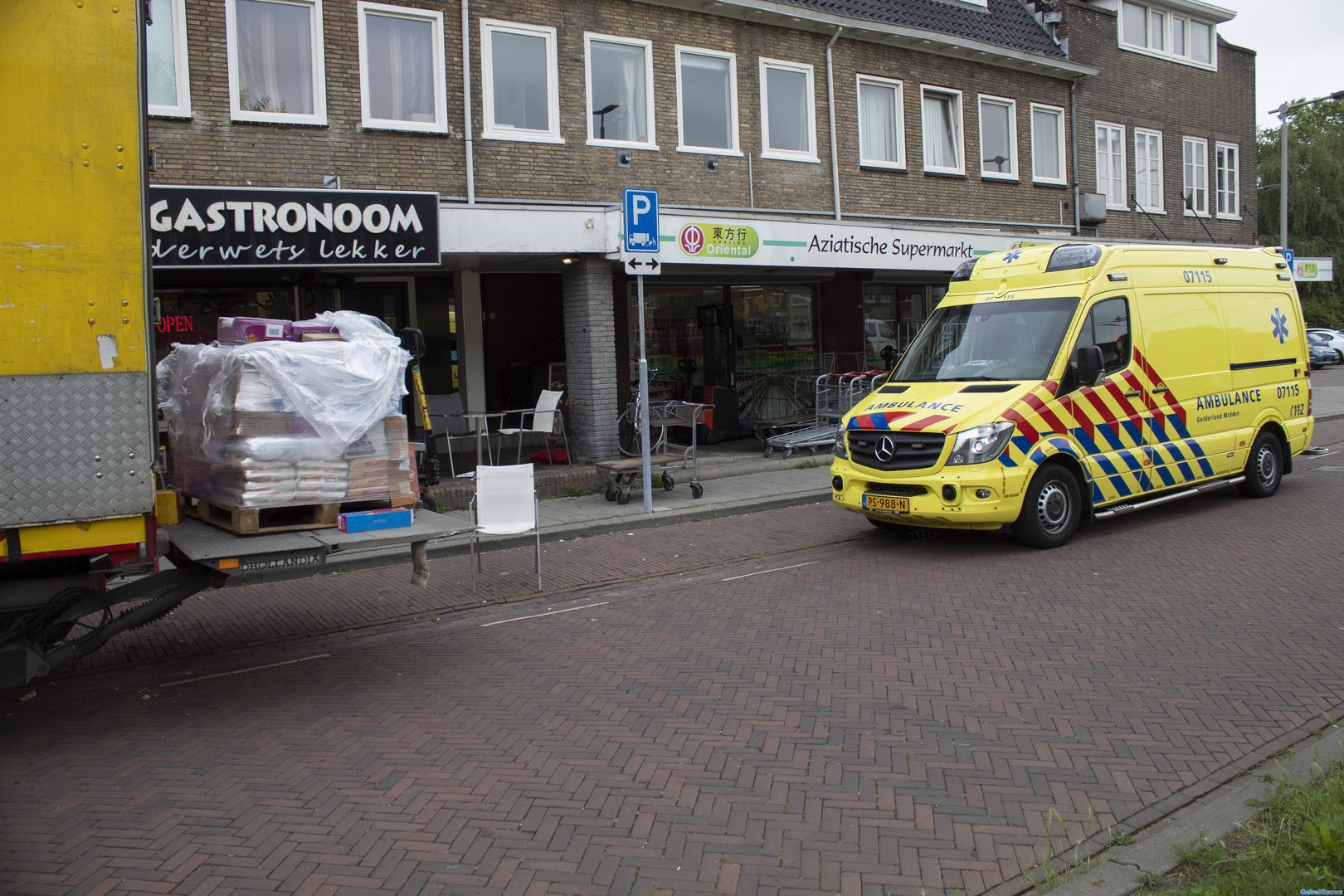 Vrachtwagenchauffeur raakt gewond bij laden en lossen in Arnhem