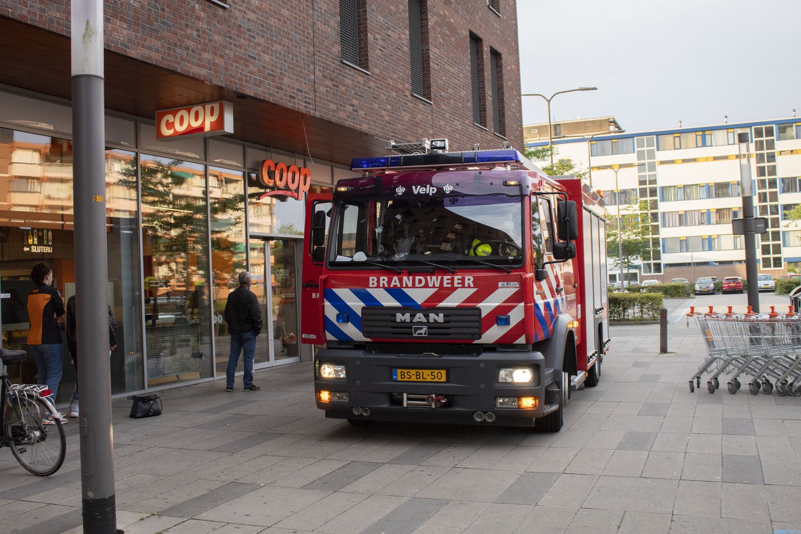 Supermarkt tijdelijk gesloten door brandgerucht in Velp