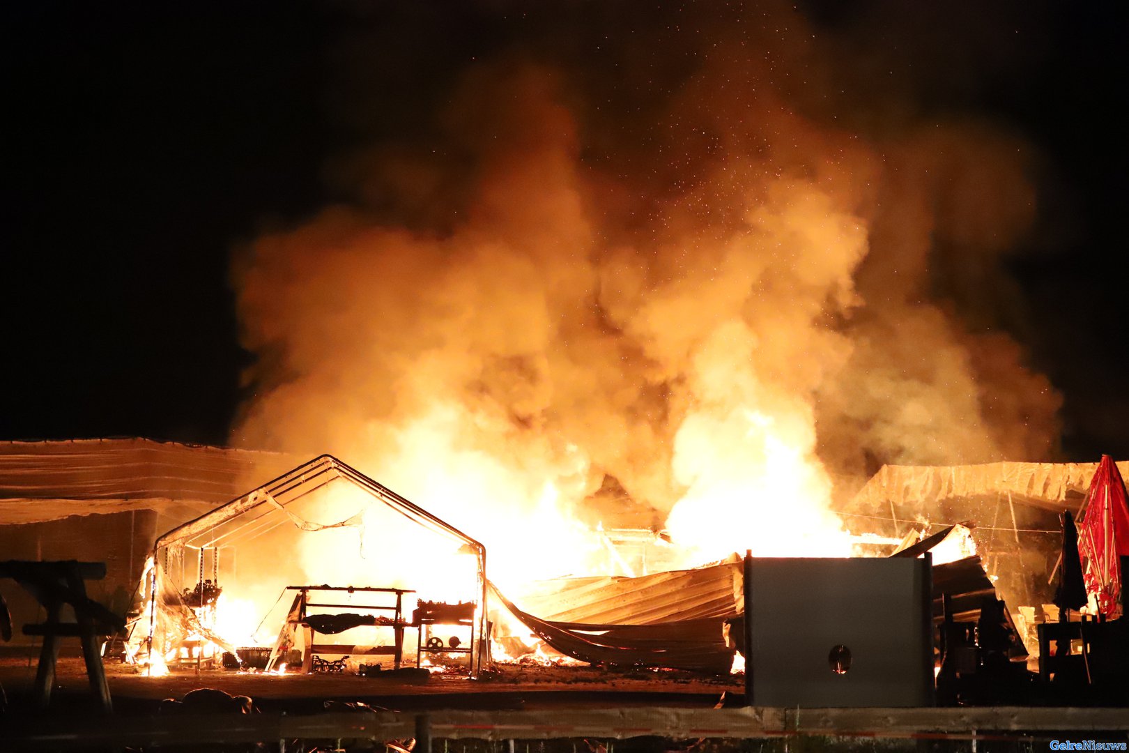 Gasfles ontploft bij schuurbrand in Wadenoijen