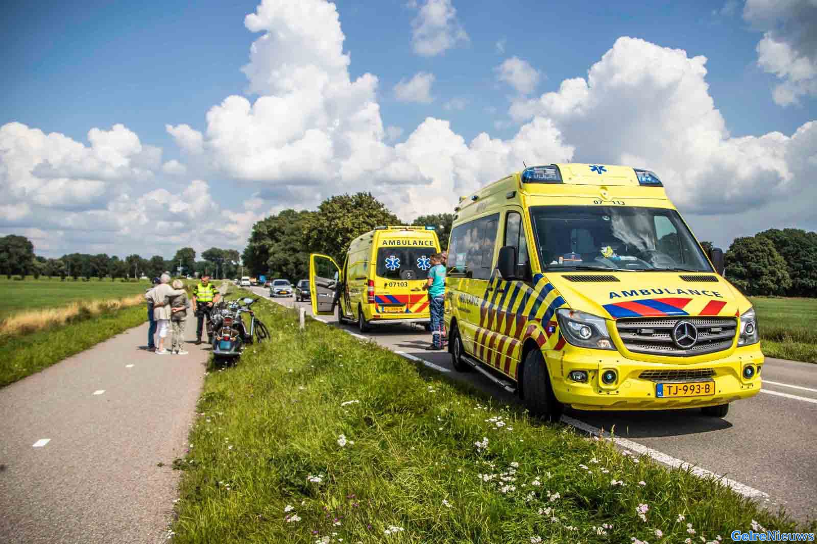 Twee gewonden na aanrijding tussen een fietser en een scooterrijder in Angerlo