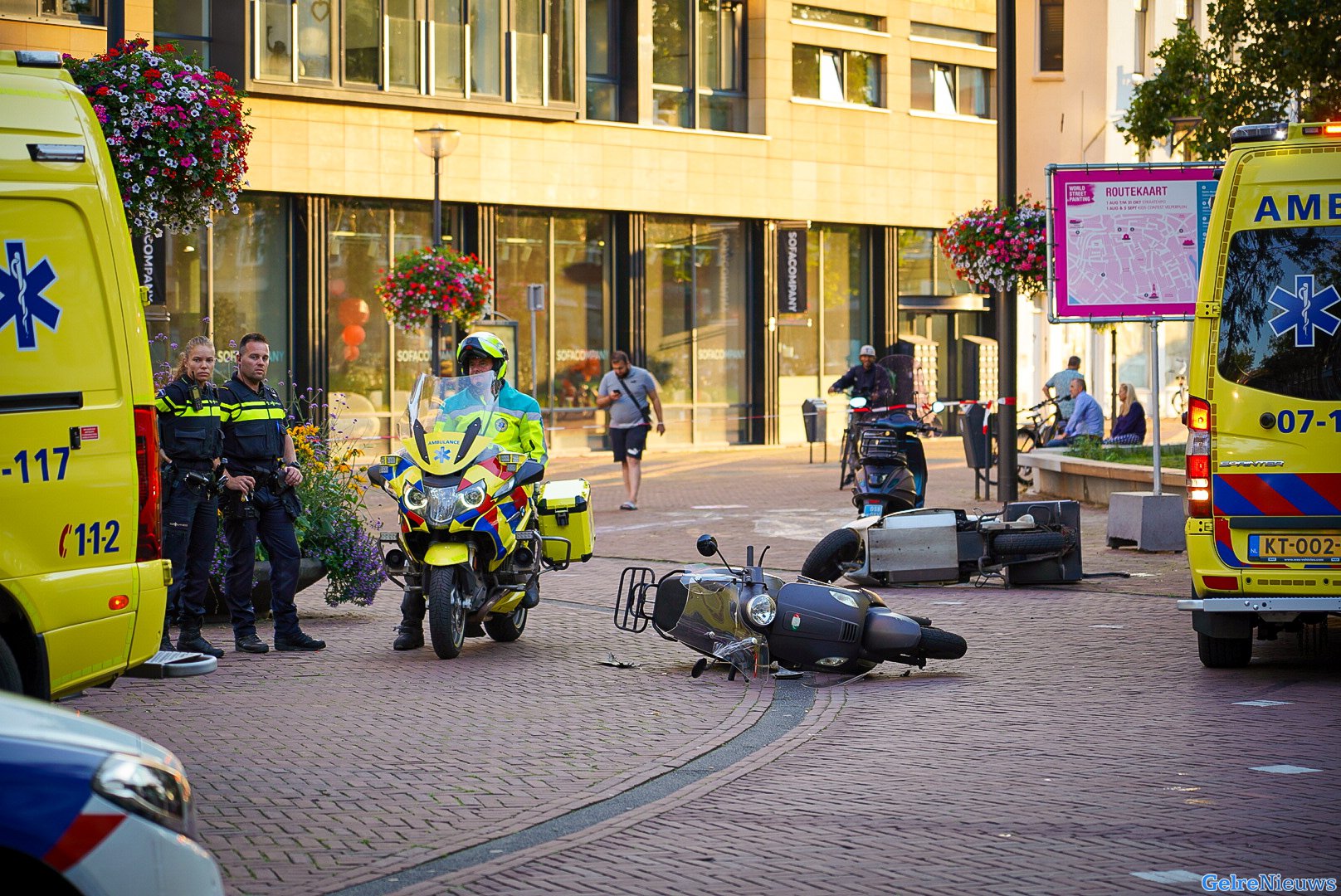 Twee scooterrijders gewond na aanrijding in de Arnhemse binnenstad