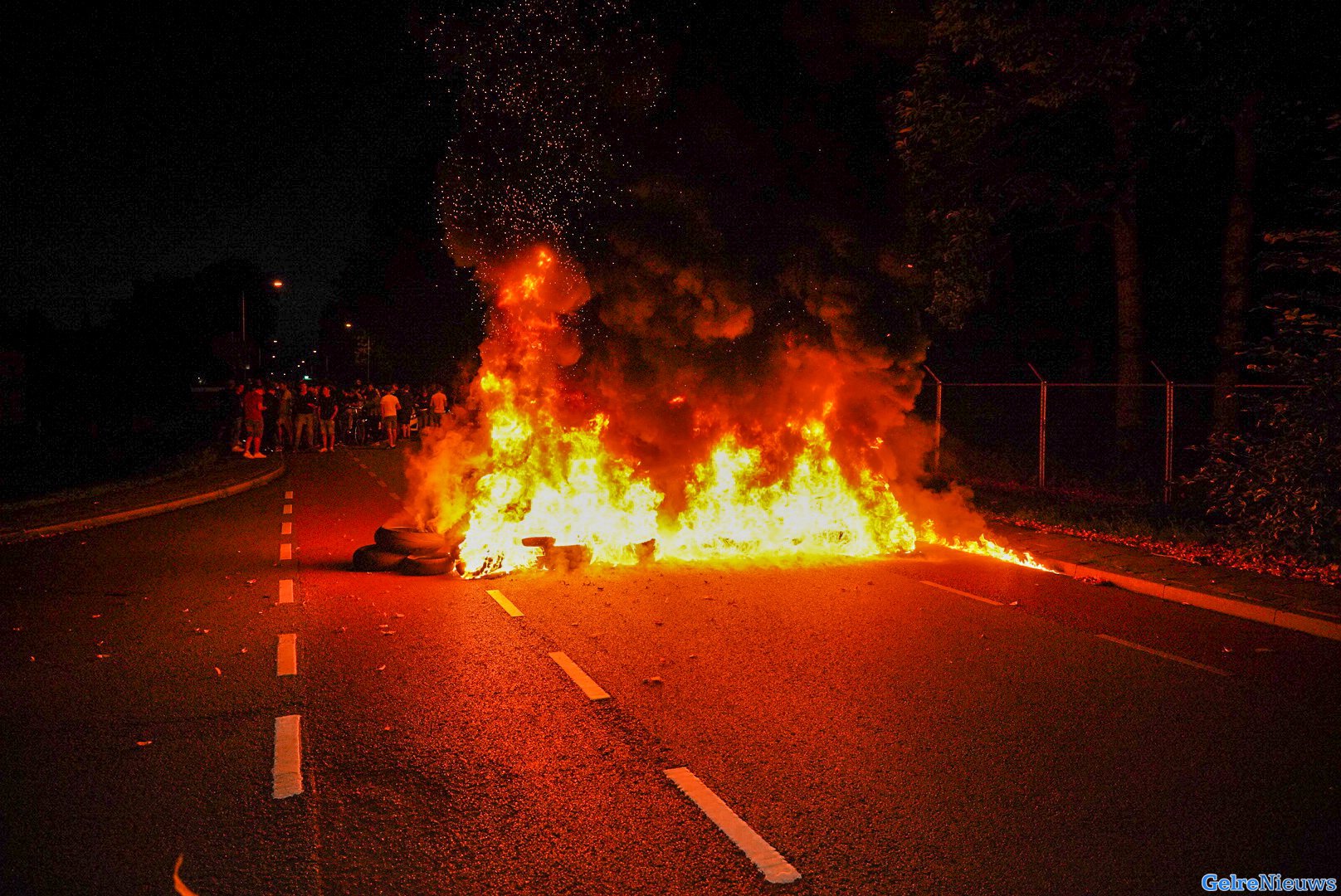 VIDEO: Onrustig bij demonstratie noodopvang Afghaanse vluchtelingen