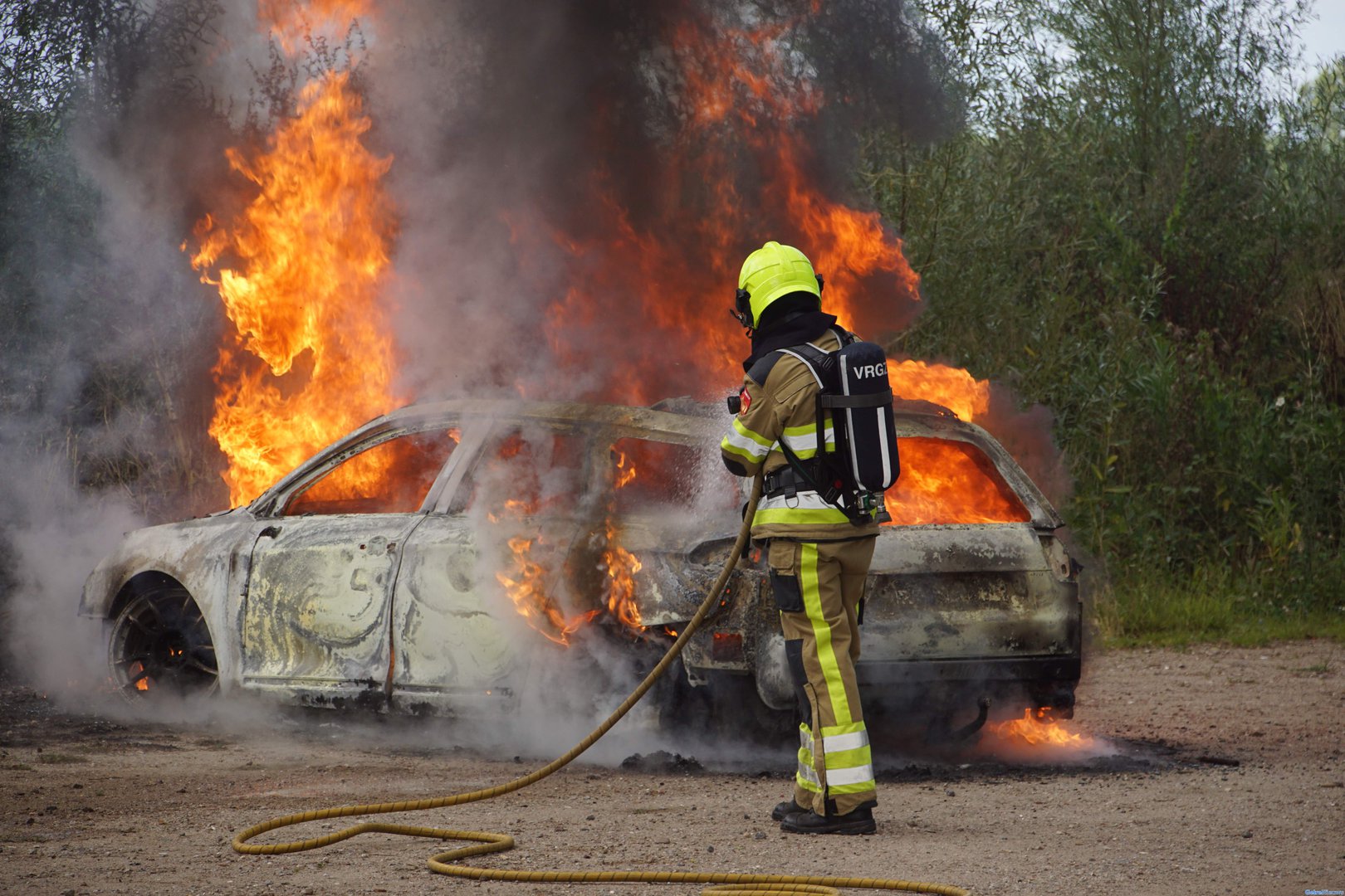 Auto brandt volledig uit in Altforst