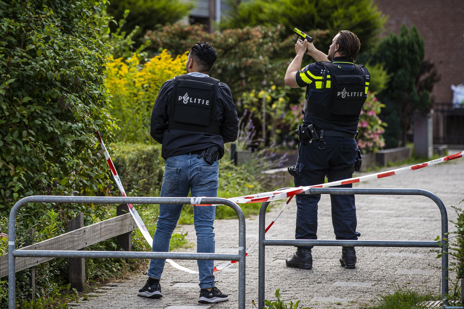 Kogels of woorden: Het indrukwekkende verhaal van politieman Stefan