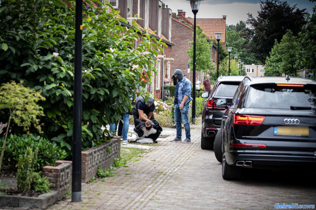 VIDEO: Arrestatieteam houdt man aan in Doesburg