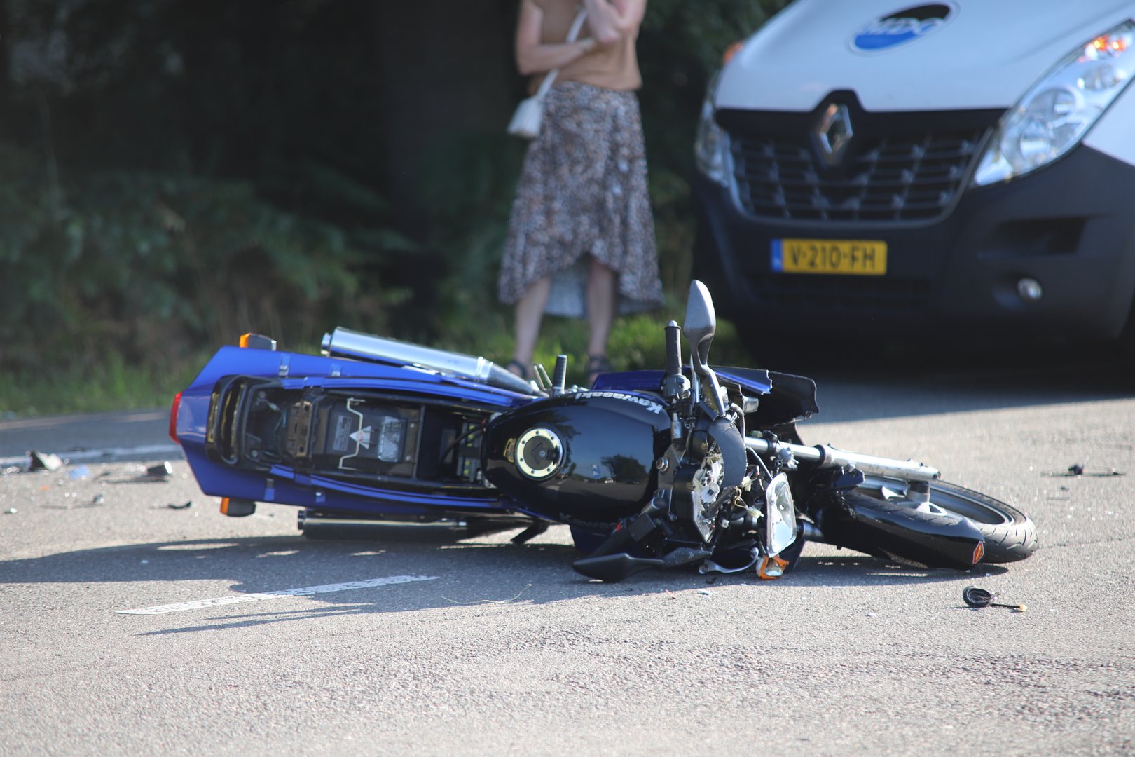 Motorrijdster raakt gewond na botsing met een auto in Scherpenzeel