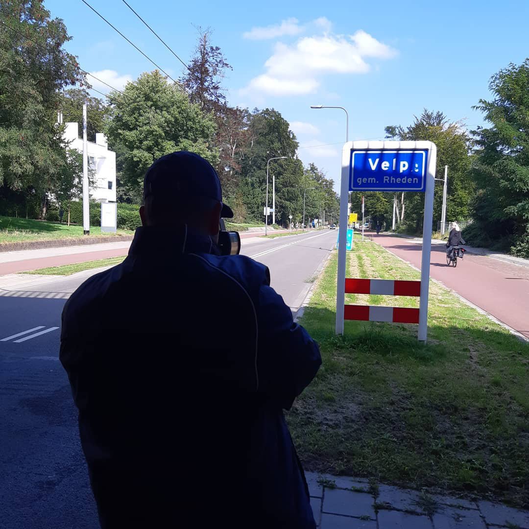 Politiecontroles in Velp levert tientallen bekeuringen op