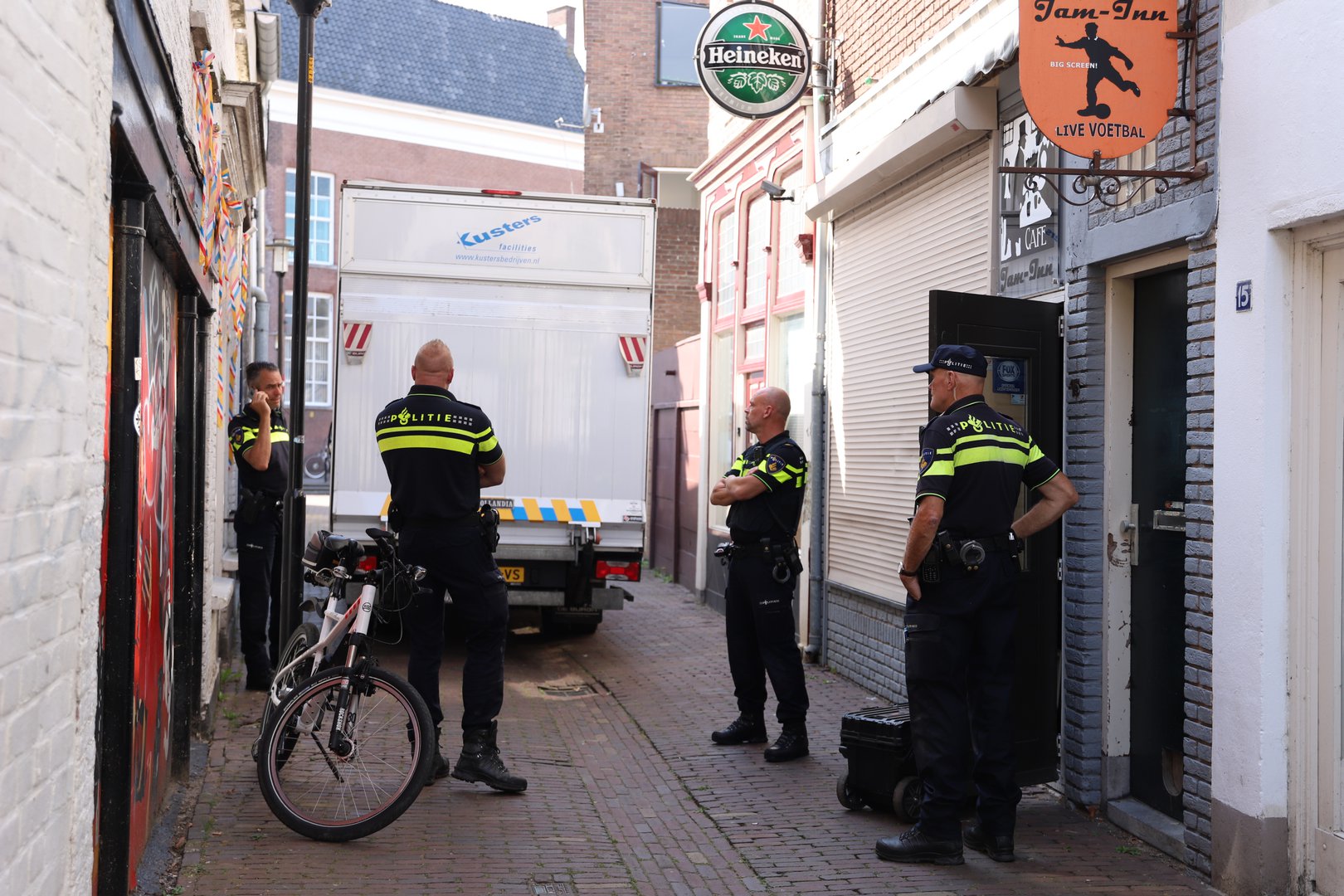 Ruim 250 hennepplanten gevonden boven café
