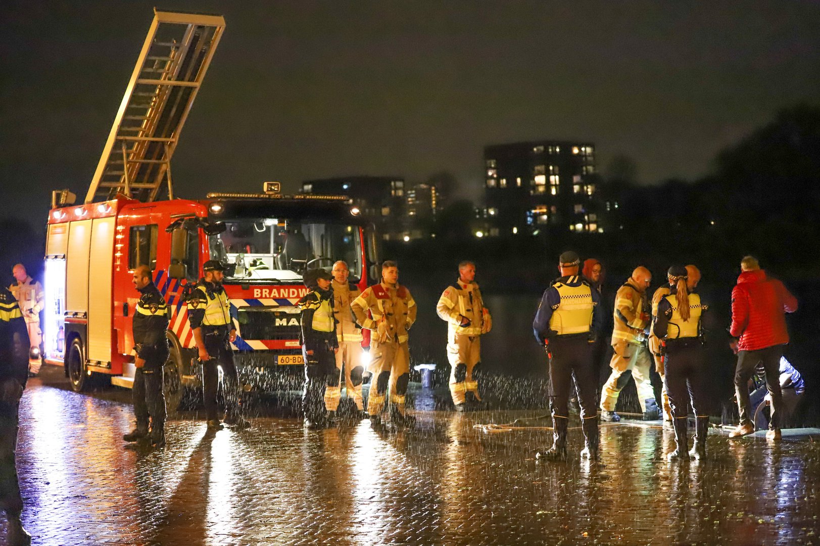 Persoon gered uit de Rijn in Arnhem