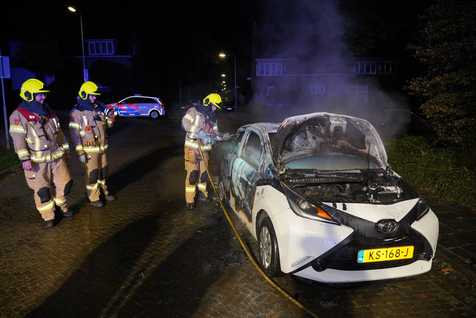 Auto in brand gestoken in Arnhem