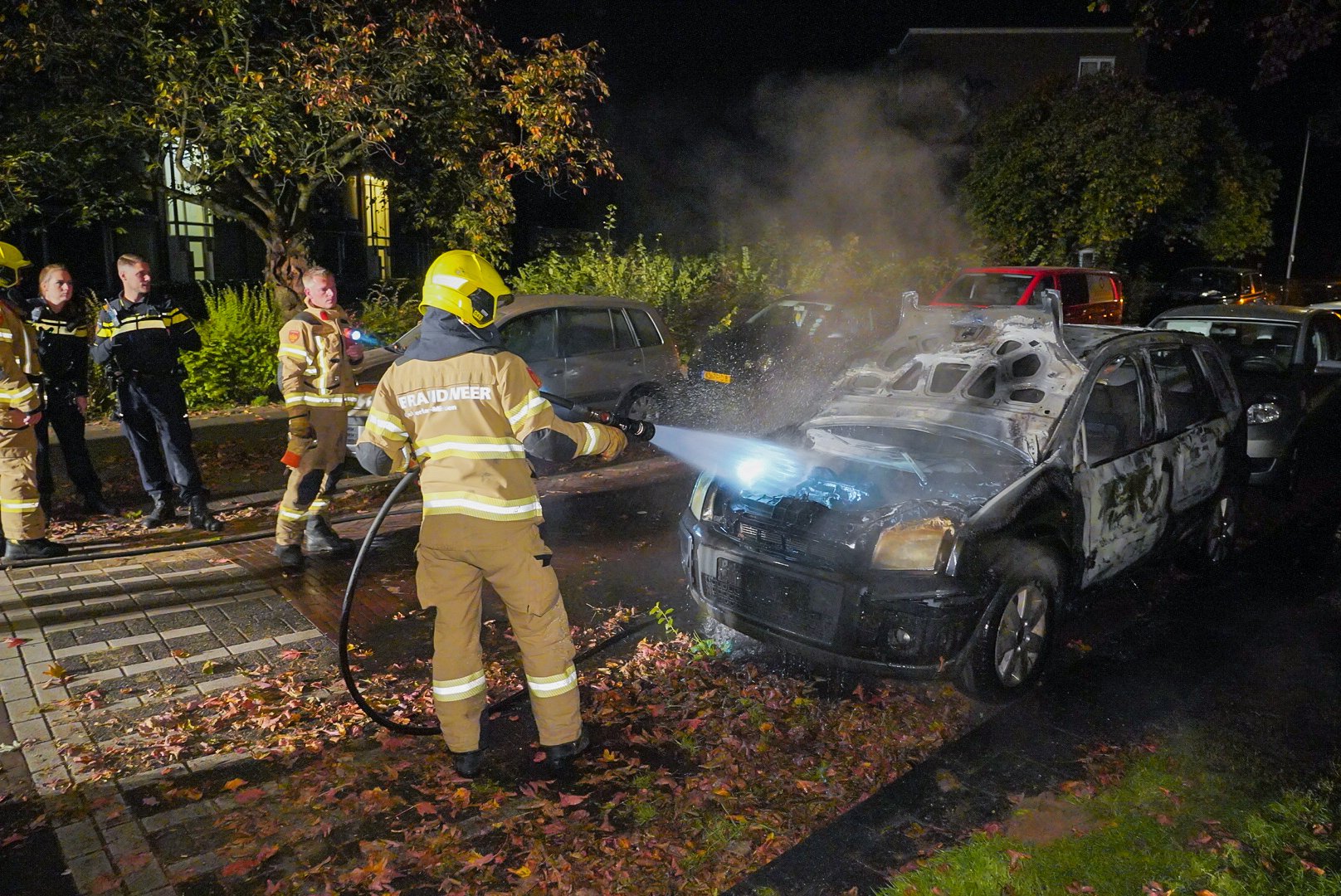 Auto brandt uit in Arnhem-Zuid, vermoedelijk brandstichting