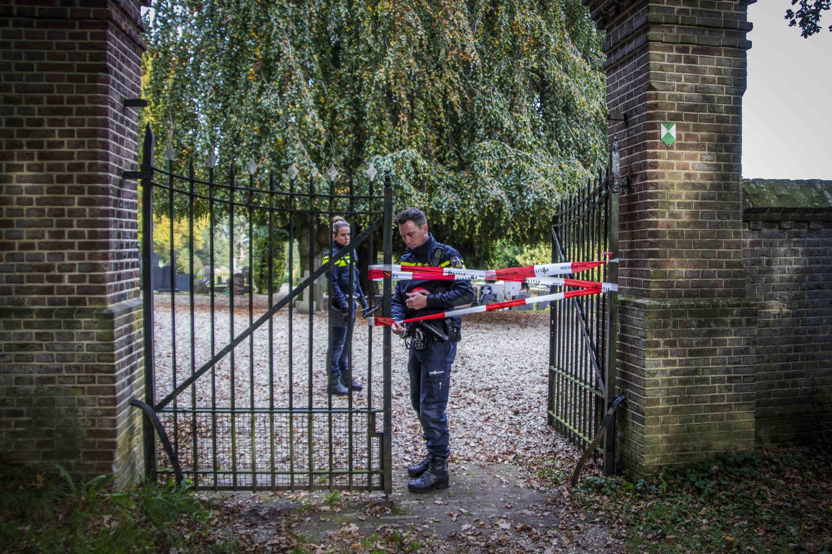 Overleden persoon aangetroffen op begraafplaats