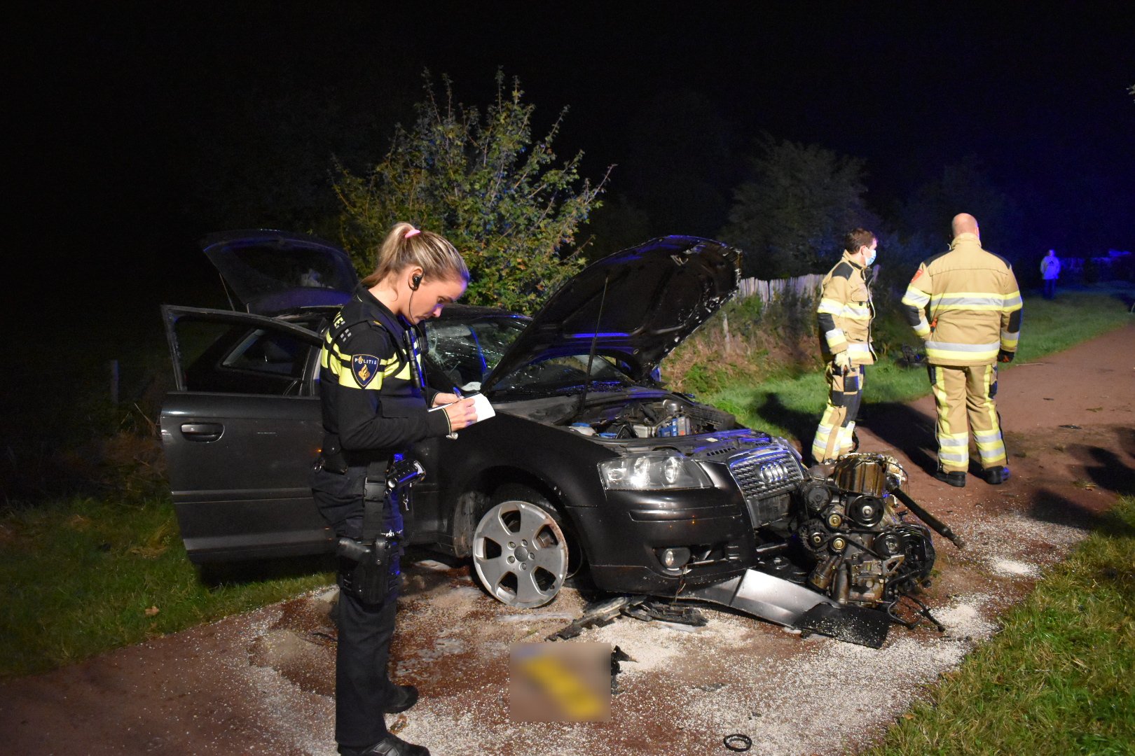 Motorblok uit auto geslingerd na mislukte inhaalpoging in Weurt