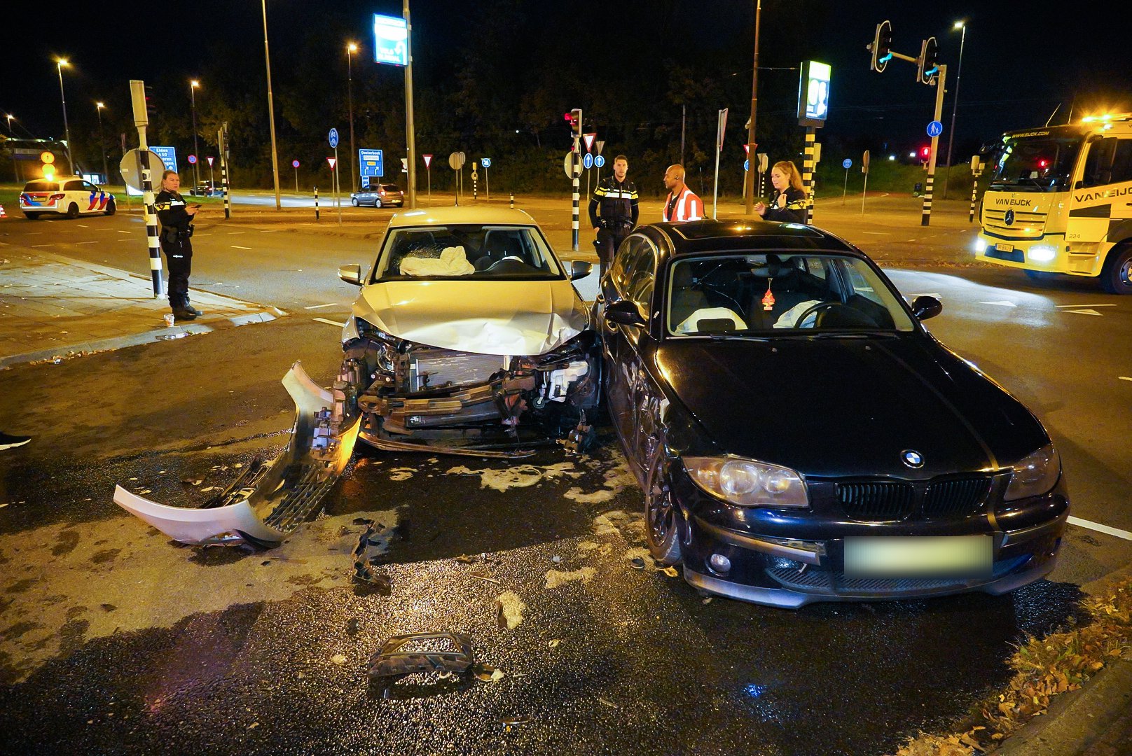 Auto’s total loss bij flinke botsing GelreDome