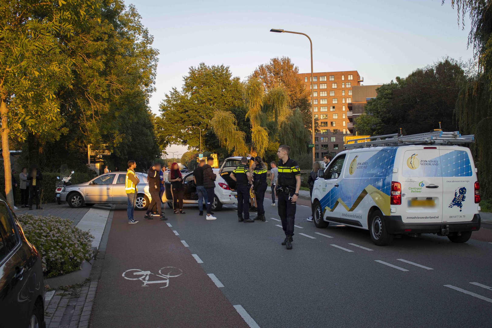 Drie voertuigen beschadigd bij kop-staart aanrijding in Velp