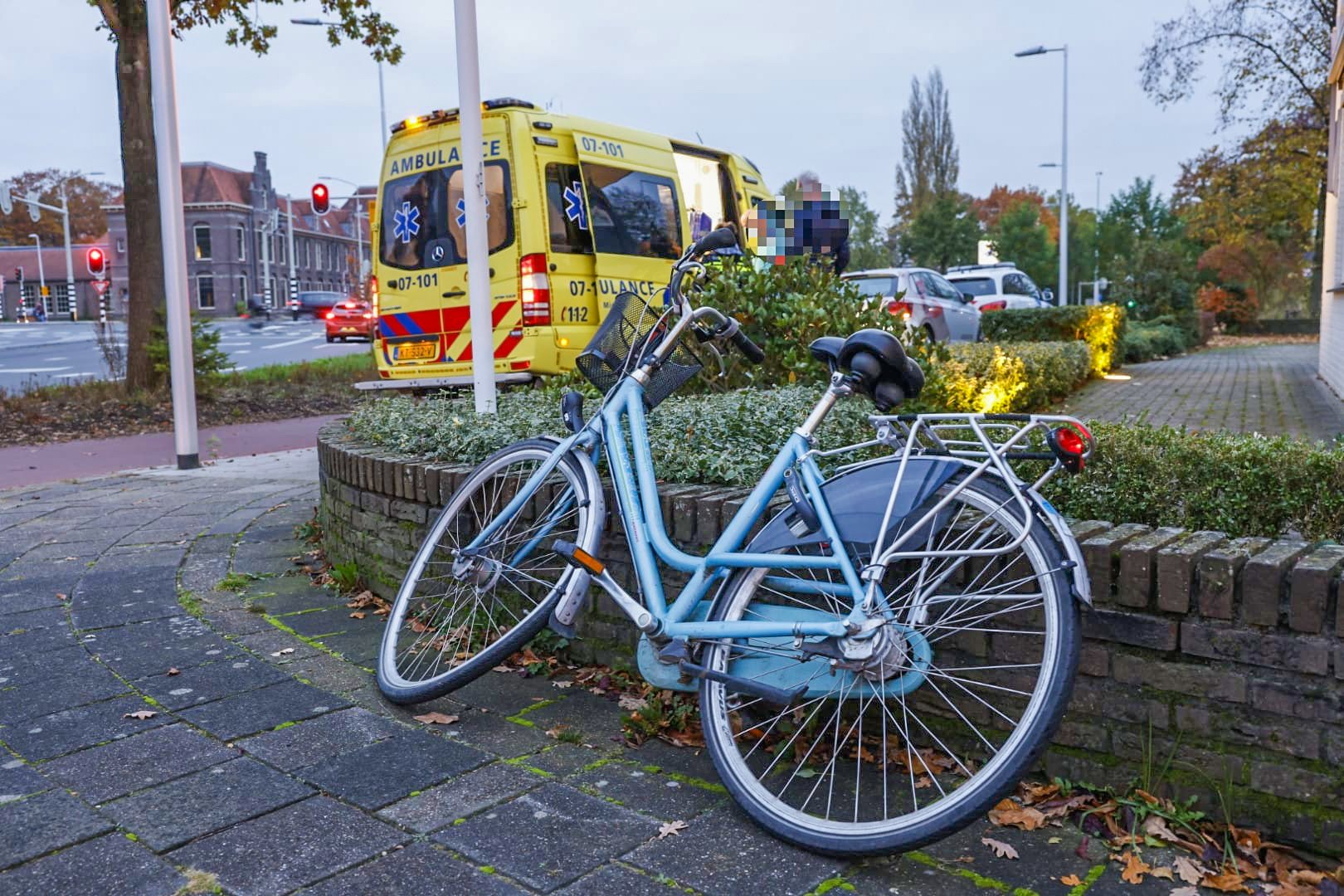Fietsster door ambulancepersoneel thuisgebracht na aanrijding