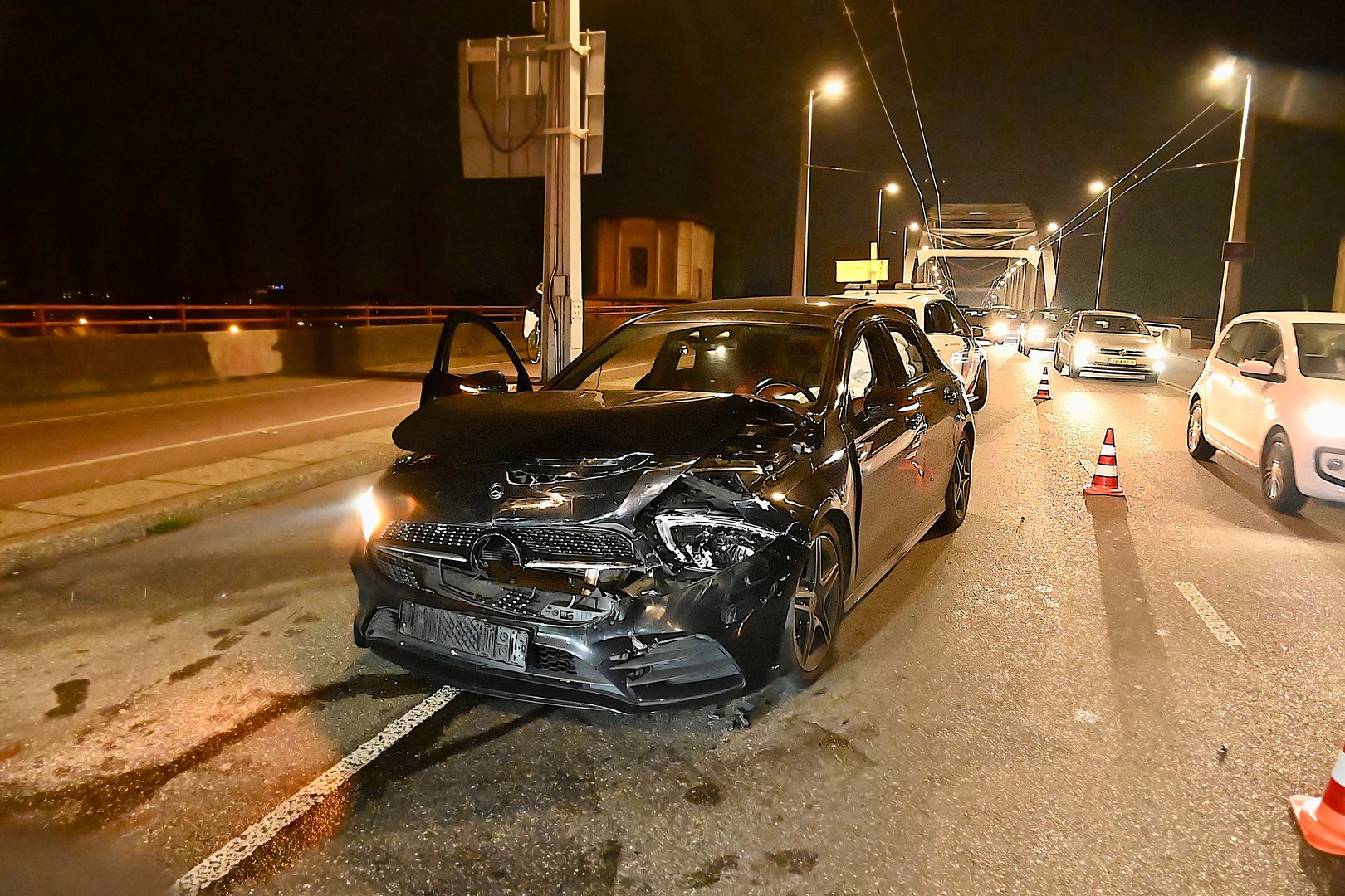 Weer een aanrijding op de John Frostbrug in Arnhem