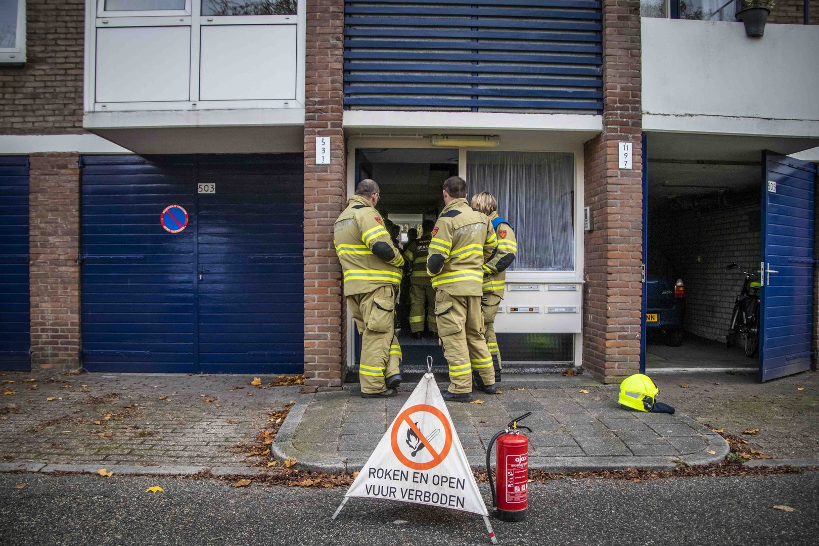 Brandweer 3 uur zoet met gaslek in portiekflat Dieren