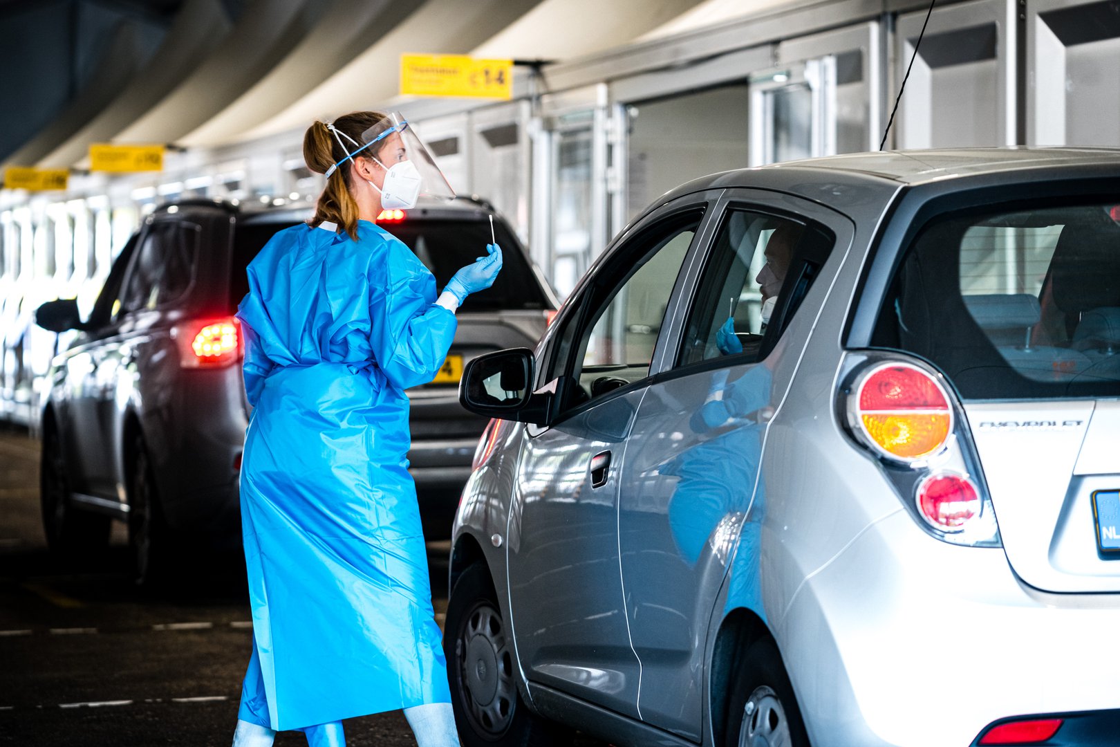 ‘Avondlockdown’ vanaf zondag; scholen blijven open